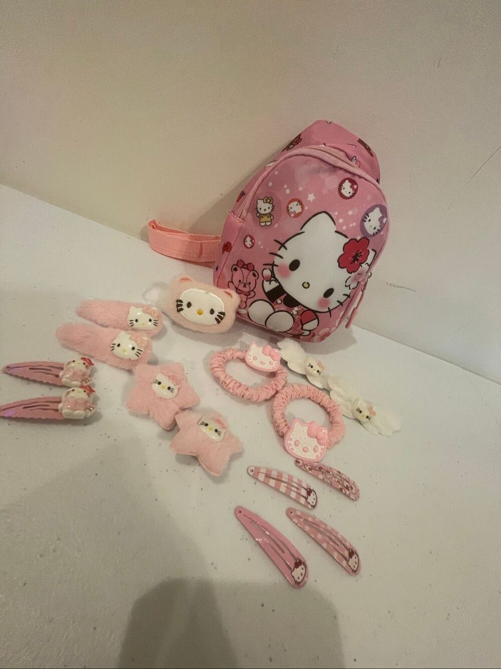 Hello Kitty mini back pack with 15 barrettes, hair clips and hair ties sticking